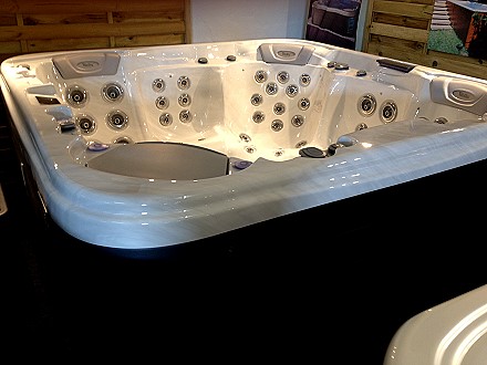 Everest Showroom2.jpg